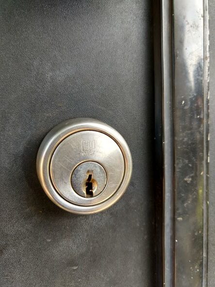 bfc1ddf9db2af76a33643d3379858abe-rotated 鍵／玄関ドアが内側からも外側からも開かない