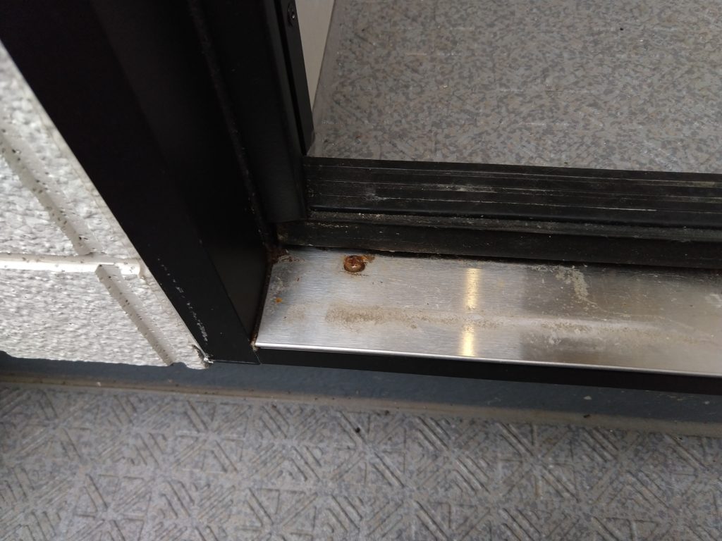 IMG_20220531_143103606-1024x768 玄関扉…最後の一押し